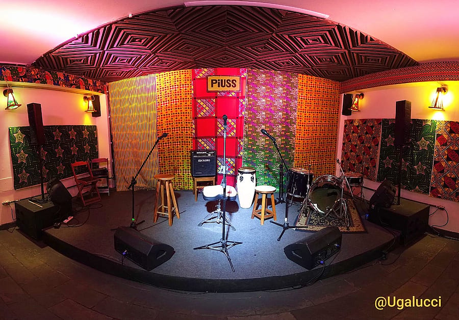 Piuss - Espaço para Festa com Bar, Karaokê e Churrasqueira